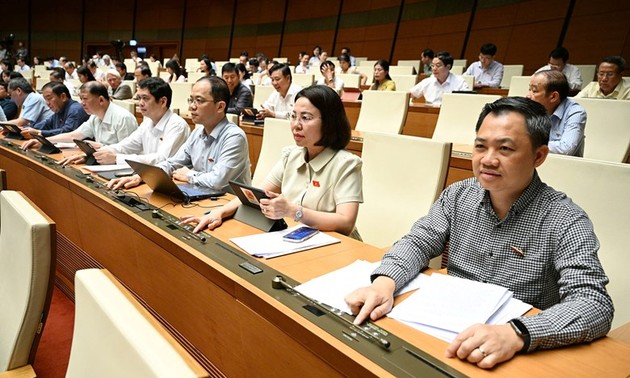 国会表决通过缩短本届国会任期3个月