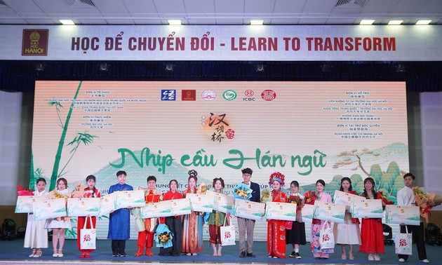 “汉语桥”——沟通语言   传播越中友谊