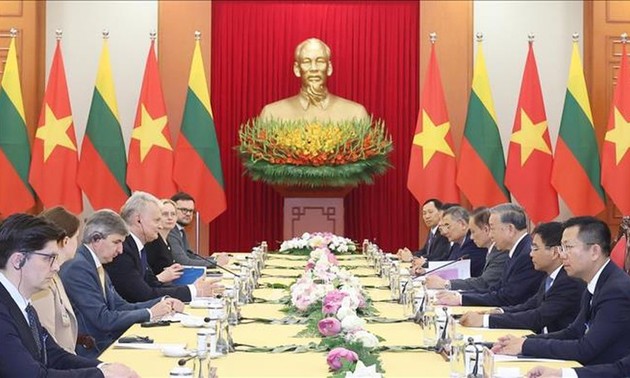 苏林会见立陶宛总统瑙塞达