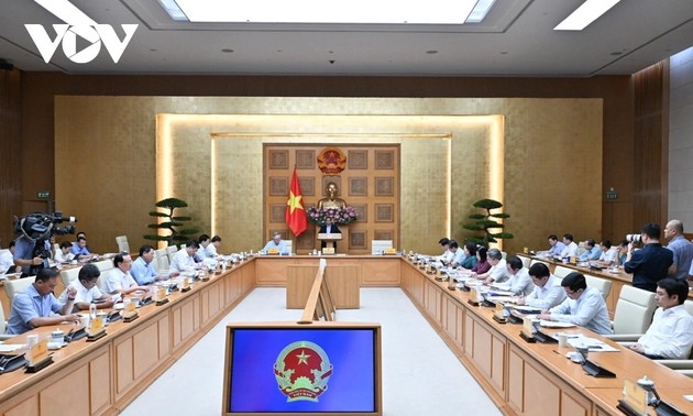 实行一个月来，越南两级地方政府稳定、顺畅运作