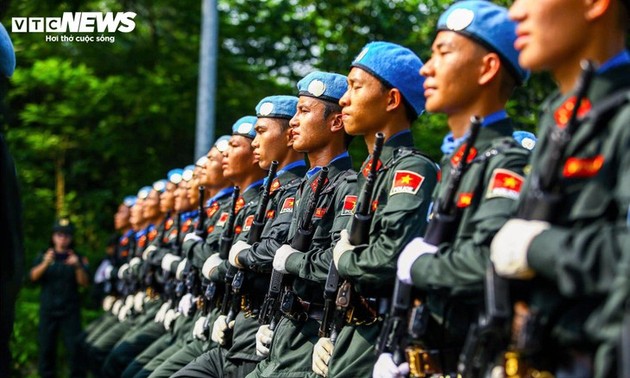 夏日骄阳也挡不住公安干警的斗志