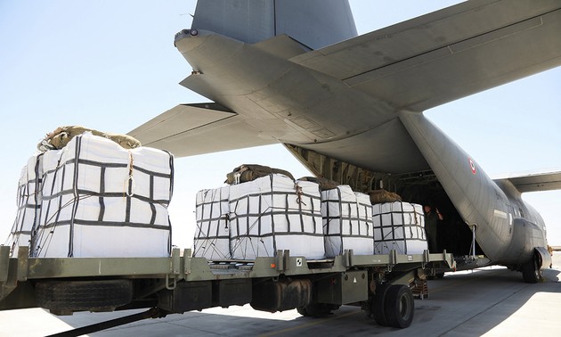 世界各国竞相为向加沙提供人道主义援助铺路