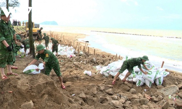 台风“剑鱼”登陆越南中部