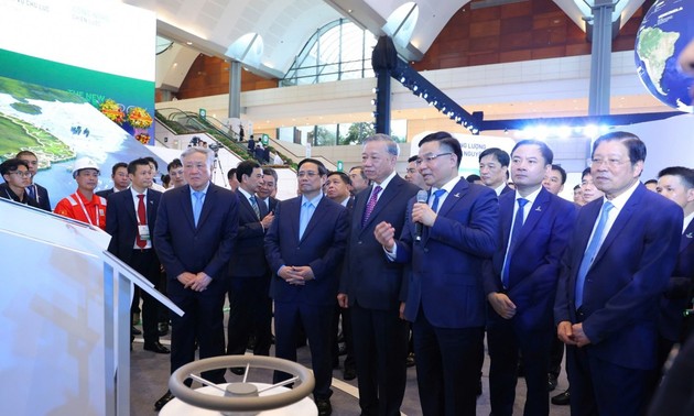 苏林：越南工业能源集团要发挥现代工业价值链核心构建者作用