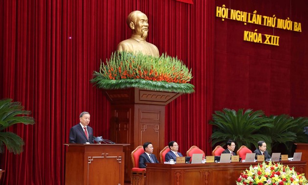 越南共产党“稳舵定向，破浪前行”