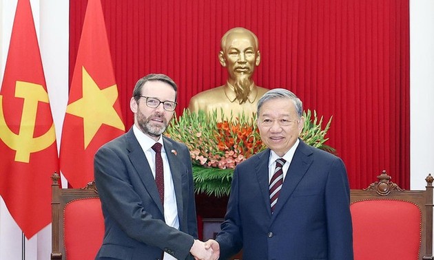 在绿色及数字时代迈向越英全面战略伙伴关系