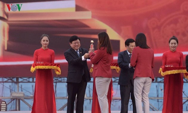 ASIAD 18: rencontre avec les sportifs de retour au Vietnam