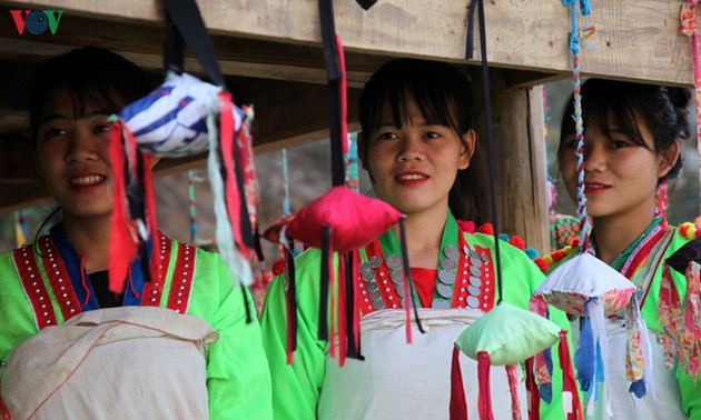 Festival de lancement de balle d’étoffe chez les minorités du nord