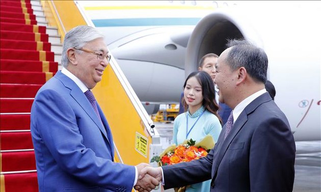 Kassym-Jomart Tokayev entame sa visite au Vietnam 