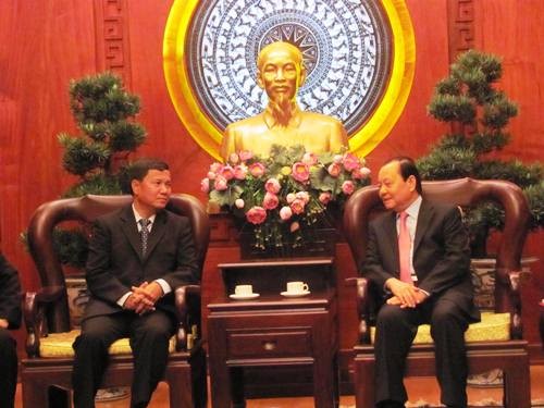  Eine Delegation aus laotischer Provinz Khammouan besucht Ho Chi Minh Stadt