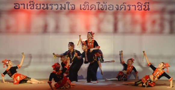 Vietnam nimmt am “Fest der ASEAN-Farben”in Bangkok teil