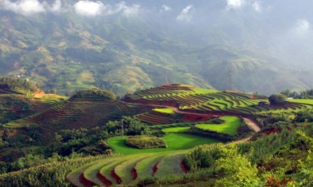 Tausende Touristen besuchen Lao Cai zum 110. Jahrestag des Tourismus Sapa 