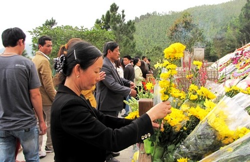 Tausende Menschen besuchen Grab von General Vo Nguyen Giap 