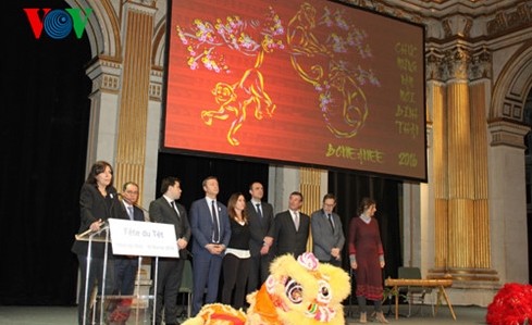 Tetfest im Pariser Rathaus