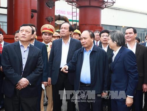 Premierminister Nguyen Xuan Phuc besucht Provinz Ha Nam