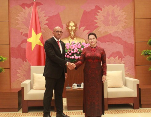 Parlamentspräsidentin Nguyen Thi Kim Ngan trifft Kubas Botschafter Hermenio Lopez 