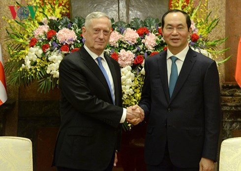 Staatspräsident Tran Dai Quang empfängt US-Verteidigungsminister James Mattis