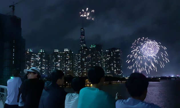 Zahlreiche Bewohner von Ho-Chi-Minh-Stadt nehmen an Aktivitäten zum Nationalfeiertag teil