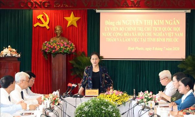 Parlamentspräsidentin Nguyen Thi Kim Ngan tagt mit der Leitung der Provinz Binh Phuoc