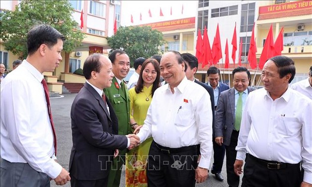 Premierminister Nguyen Xuan Phuc trifft Wähler in Hai Phong