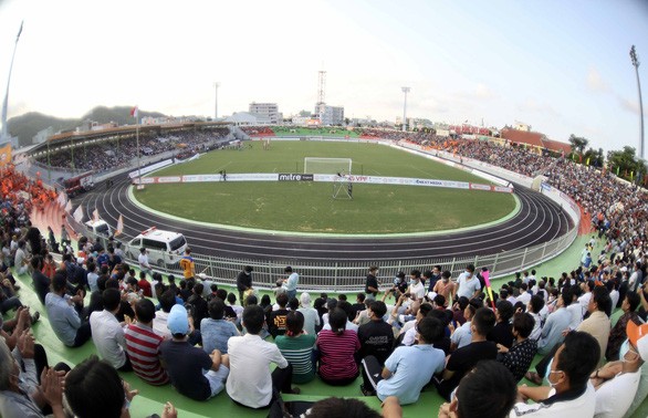 Fussballnationalmannschaft Vietnams vor Freundschaftsspiel mit dem Klub Binh Dinh 