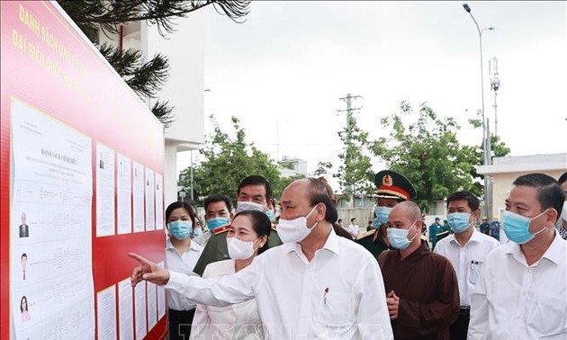 Staatspräsident Nguyen Xuan Phuc trifft Wähler in Ho Chi Minh Stadt