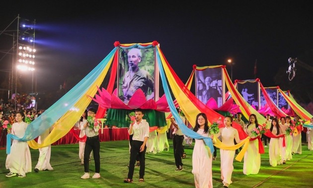 Nghe An: Eröffnung des Festes des Sen-Dorfes