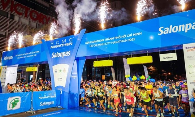 Fast 1.300 ausländische Sportler nehmen am erweiterten Marathonlauf von Ho-Chi-Minh-Stadt teil