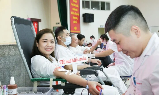 Während des Neujahrsfestes Tet spenden mehr als 1.600 Menschen Blut