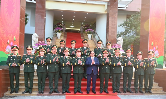 Premierminister Pham Minh Chinh besucht militärtechnische Akademie