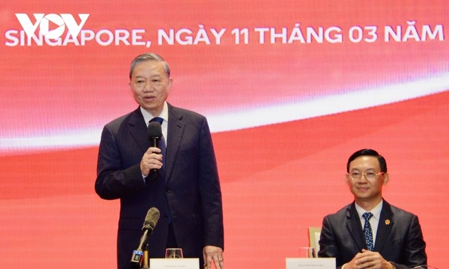 KPV-Generalsekretär To Lam trifft Vertreter der vietnamesischen Gemeinschaft in Singapur