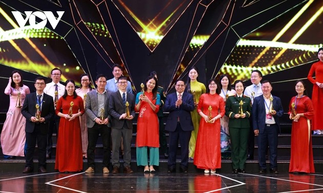 Premierminister Pham Minh Chinh nimmt an Preisverleihung des nationalen Fernsehfilm-Festivals teil