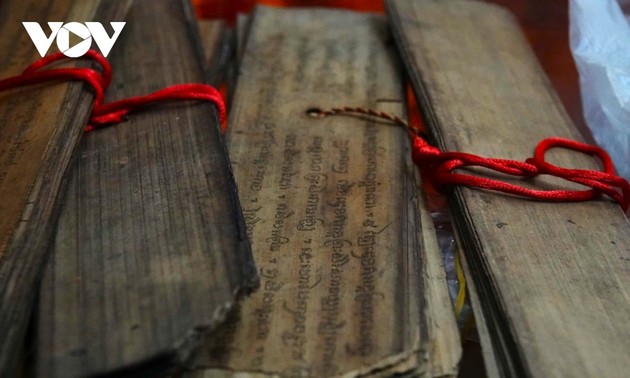 Bewahrung der altertümlichen Sutras auf Palmen-Blättern