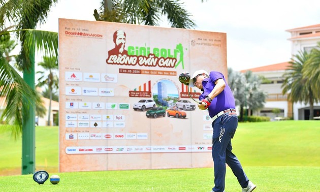 Mehr als 140 Golfer nehmen am Turnier zum 21. Jahrestag der vietnamesischen Unternehmer teil