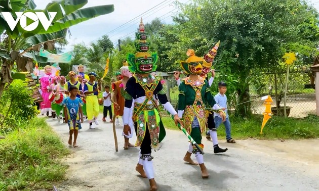 Hut- und Maskenherstellung der Khmer – Erbe im normalen Leben