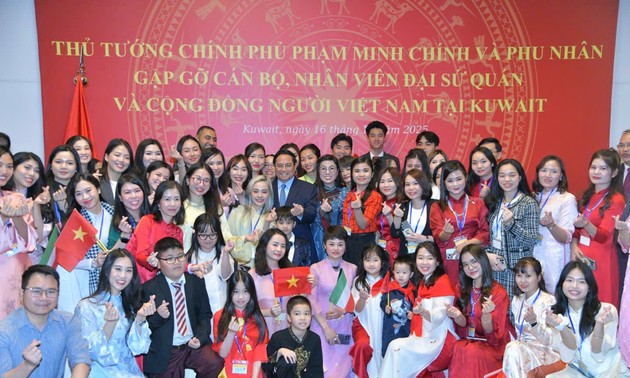 Premierminister Pham Minh Chinh trifft vietnamesische Gemeinschaft in Kuwait