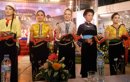 Die Ausstellung “Farben des Nordwestens” in Hanoi