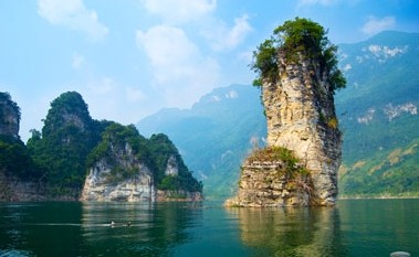 Entdeckung der Schönheit des Stausees Na Hang