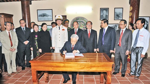 Feier zum 110. Geburtstag des KPV-Generalsekretärs Le Hong Phong