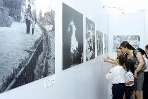 Buchausstellung „Hanoi – Dien Bien Phu in der Luft"