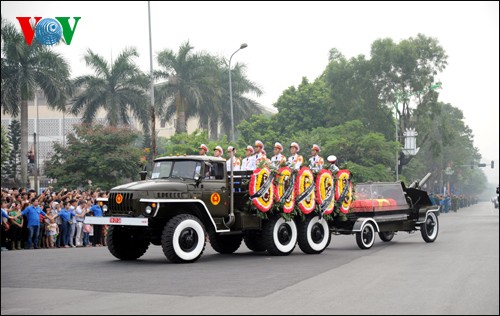 Hanoier verabschieden General Vo Nguyen Giap