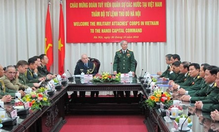 Ausländische Militärattachés besuchen das Kommando in Hanoi