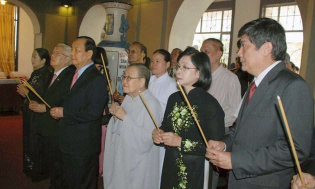 Räucherstäbchengebet für die Kriegsgefallenen in Ho Chi Minh Stadt