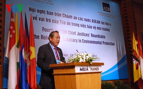 Konferenz am runden Tisch von Gerichtspräsidenten der ASEAN-Länder über die Umwelt