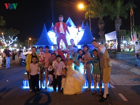 Da Nang mit lebhaftem Straßenfest