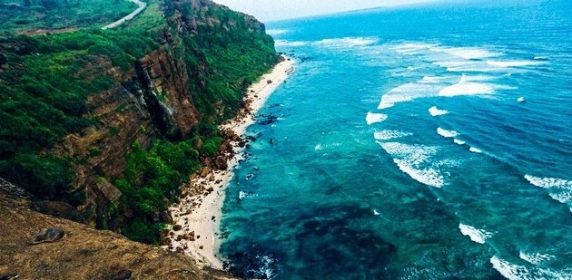 Schöne Landschaft des Bergs Thoi Loi auf Insel Ly Son