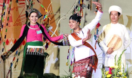 Vietnam beteiligt sich am Weltfestival der Folklore in Rumänien