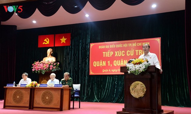 Staatspräsident Tran Dai Quang trifft Wähler in Ho Chi Minh Stadt