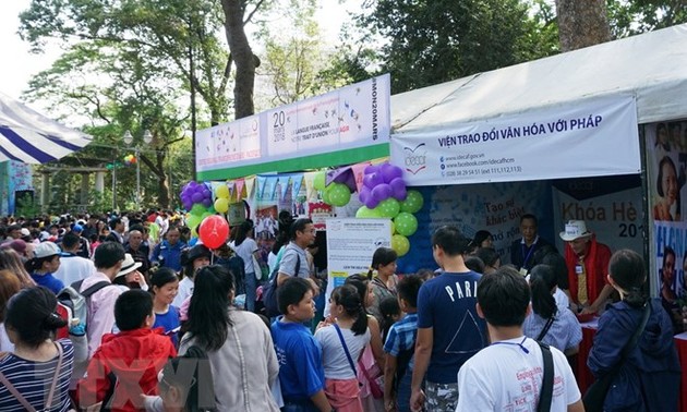 Studenten der sechs Frankofonie-Länder besuchen die Sommerschule in Vietnam