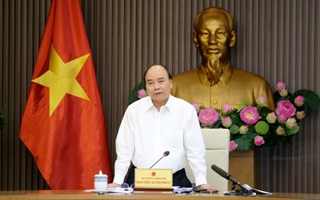 Premierminister Nguyen Xuan Phuc leitet eine Sitzung für Meeresstrategie